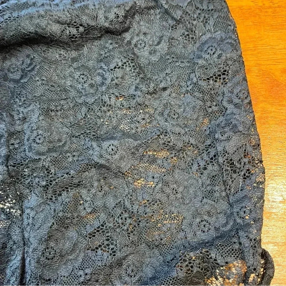 Pretty Little Thing Black lace cami bodysuit size 4 - Picture 3 of 4